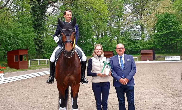 Donna Farah, Fontane und Bayside AK – ziemlich jung und ziemlich erfolgreich in Schenefeld
