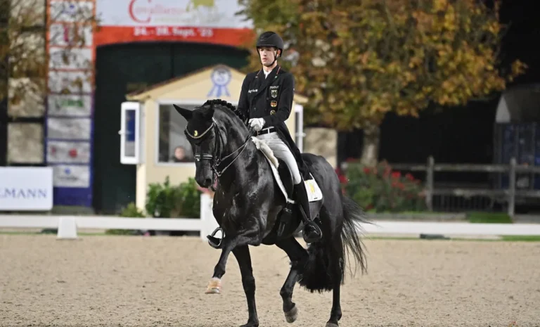 Moritz Treffinger und Cadeau Noir siegen im Piaff-Förderpreis-Finale in Hagen a.T.W.